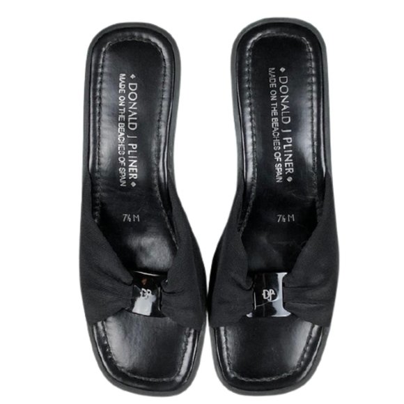 Donald J. Pliner Shoes - HP🎉DONALD PLINER Capris Mesh Slide Sandal Black 7.5M